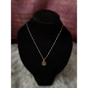 Elegant Gold Pendant Necklace